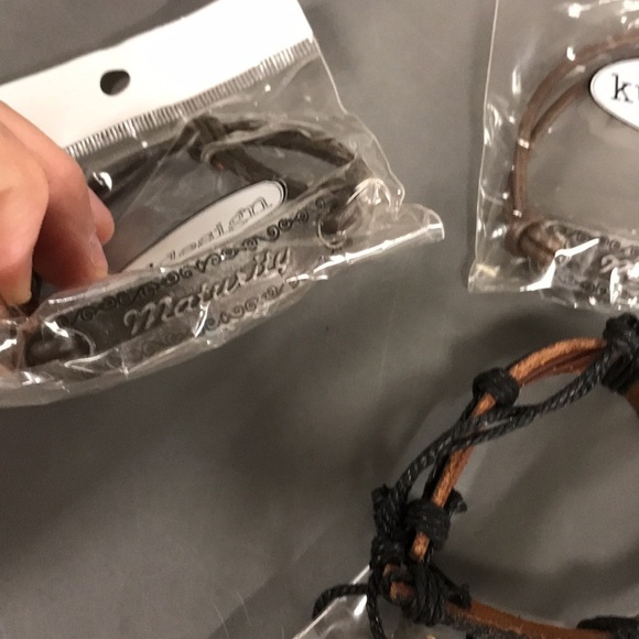 Lot of Costume Jewelry- bracelets - Picture 2 of 12